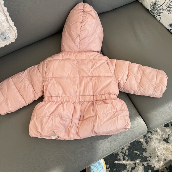 Pink baby girls puffer jacket by BabyGap size 12-18 months  like new - Picture 3 of 4